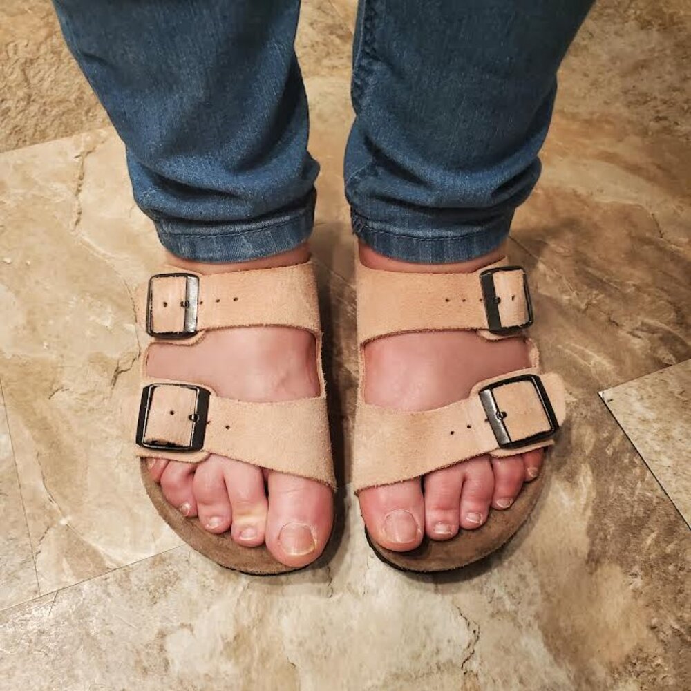 Kid's Arizona Peach Suede Birkenstock Sandals Size 33 (US 2-2.5)